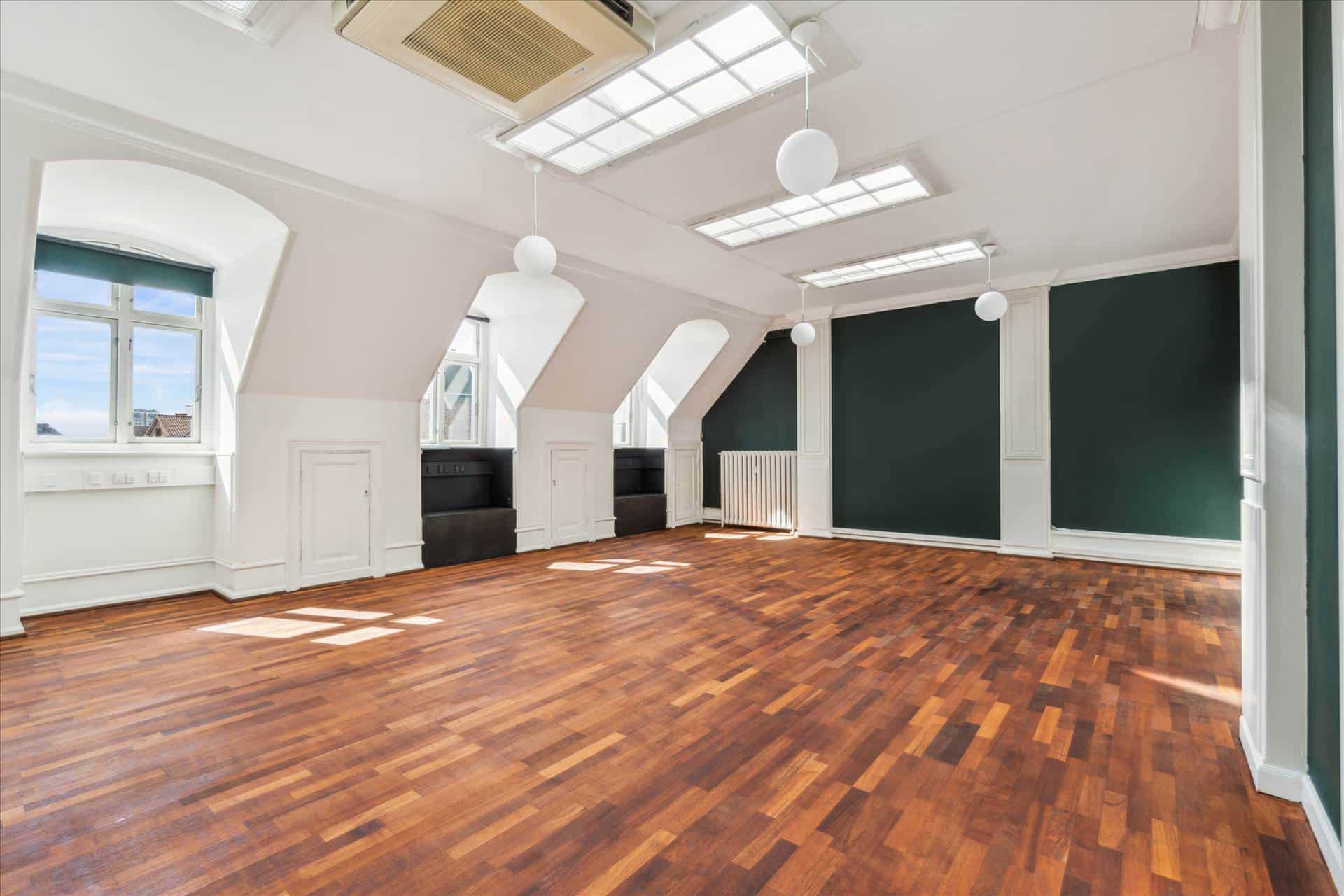 150 m² momsfrit kontor • ved Rådhuspladsen