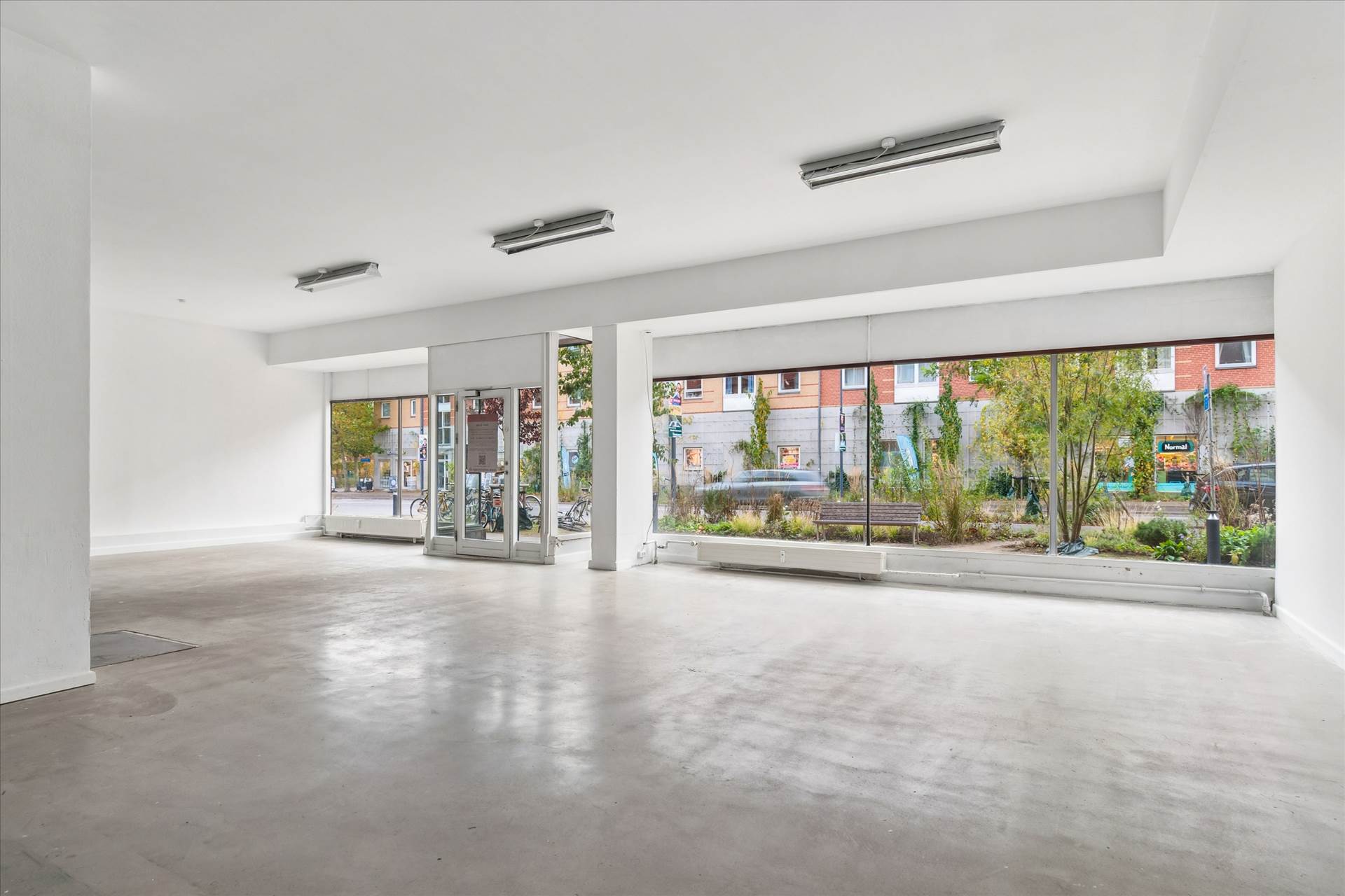 145 m² butik • 112 m² kælder • God parkering