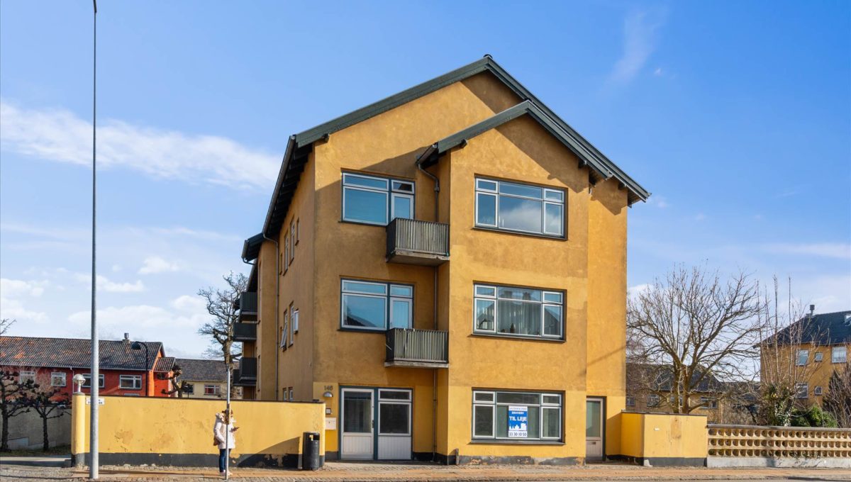 115845952 - Bernstorffsvej 146, st.